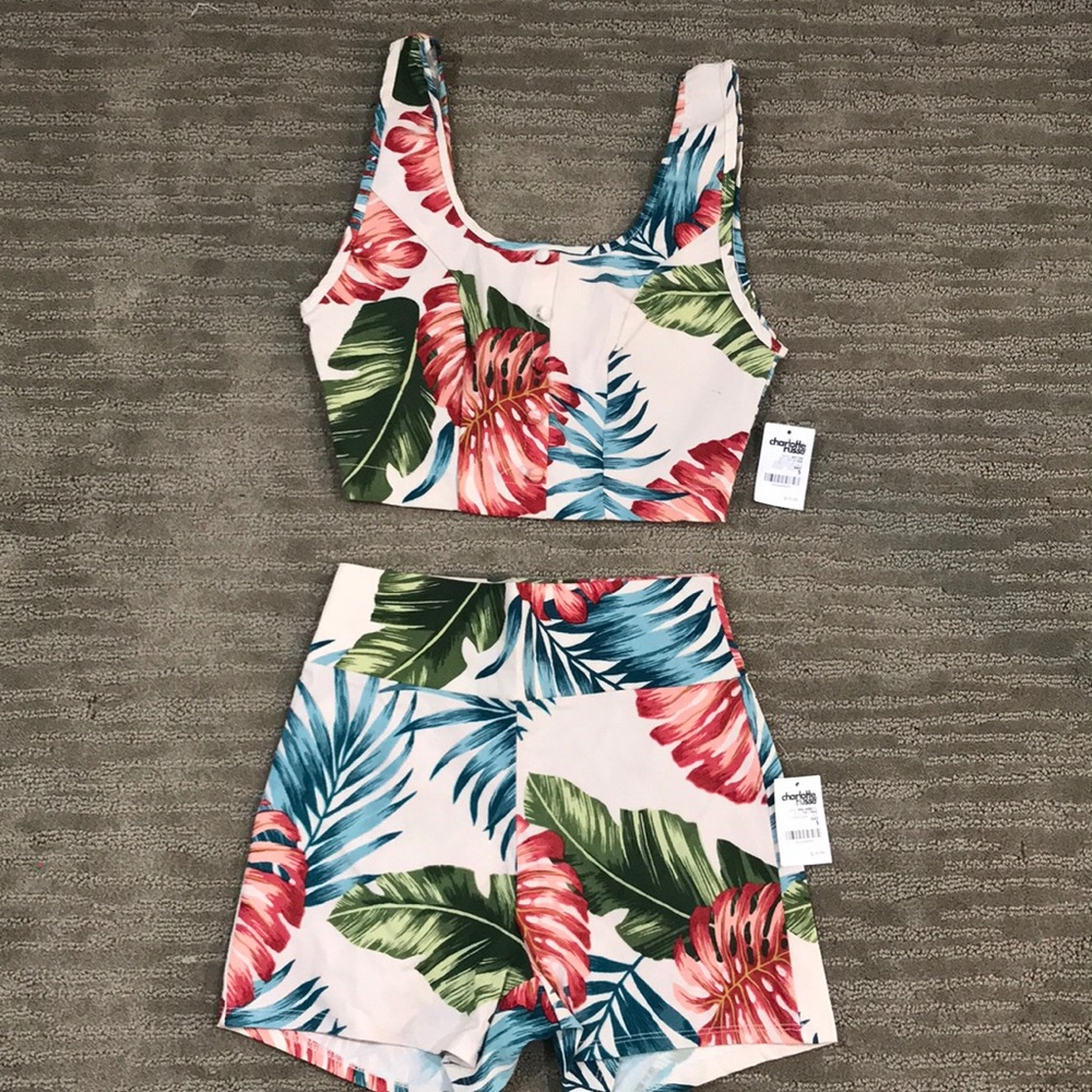 Crop & Shorts outfit